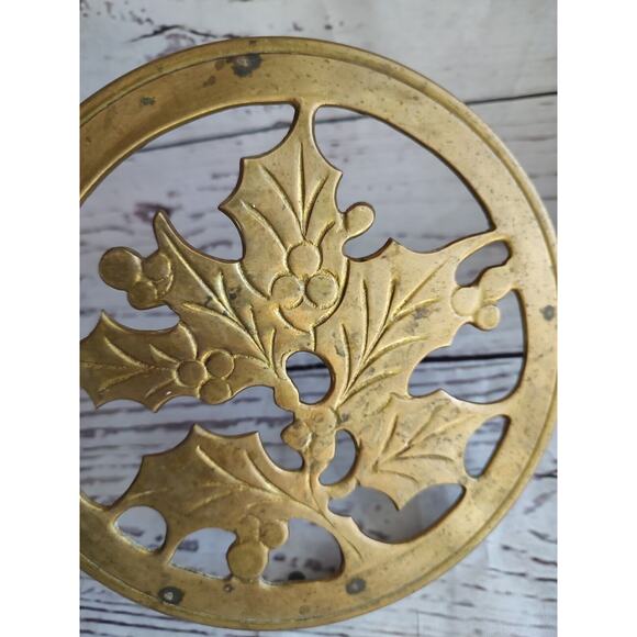 Vintage Holly Leaf Holly Berry Brass Trivet - Picture 3 of 4